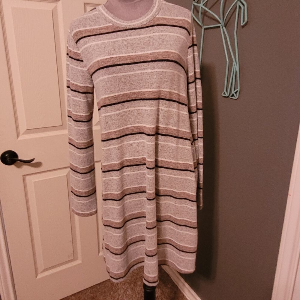 NWOT Hem & Thread Tunic/Sweater